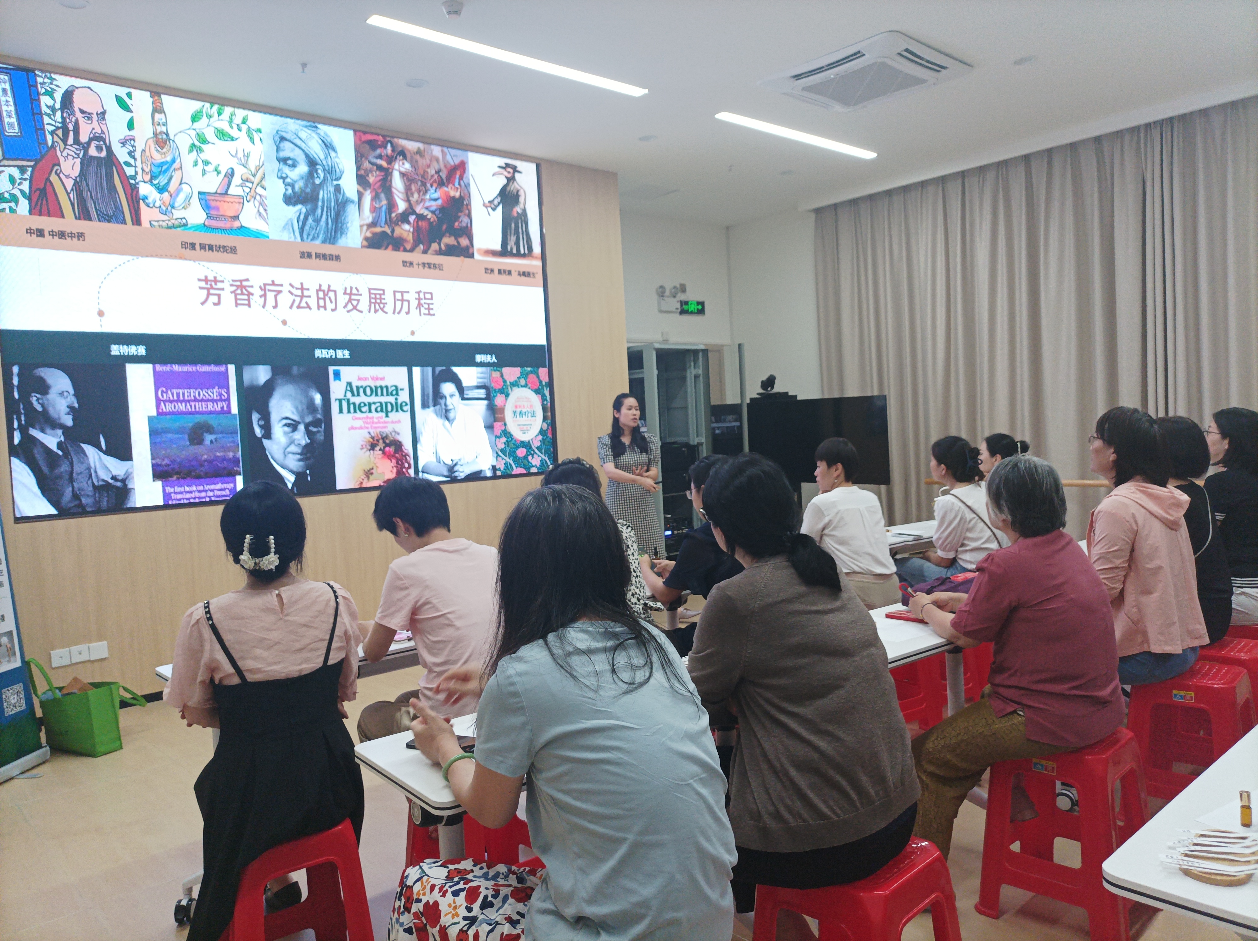 一次美好的“香遇”！园岭街道园东社区举办芳香精油减压沙龙