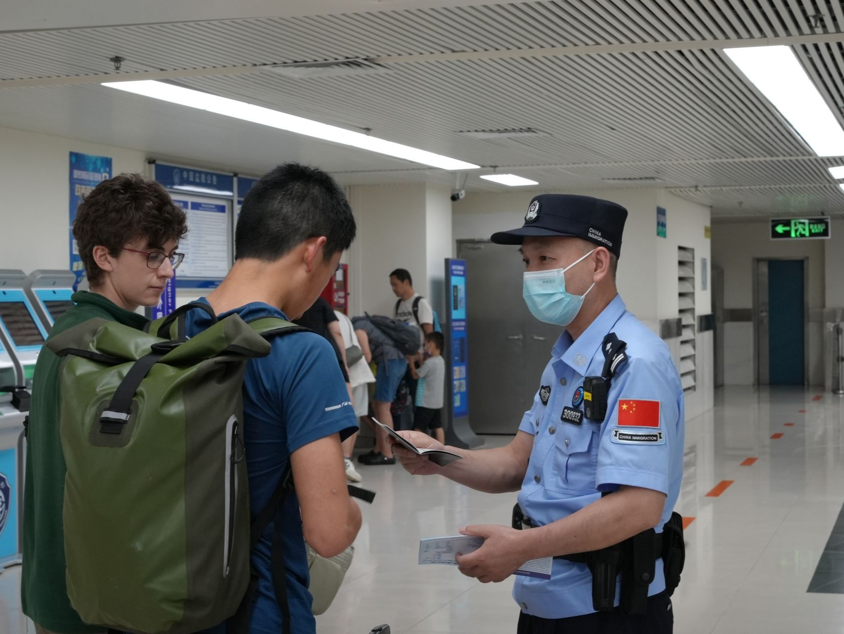 罗湖边检站多措并举迎文博会入境参展商