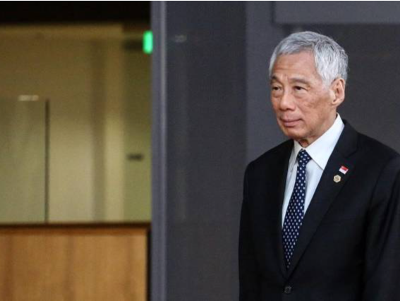李显龙宣誓就职新加坡国务资政