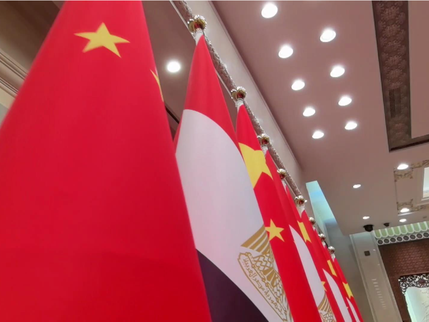 习近平同埃及总统塞西出席签字仪式