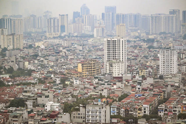 这是2023年12月9日在越南首都河内城区拍摄的城市景观。新华社记者 程一恒 摄