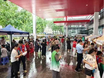 健康常伴“医”食住行，园岭街道党员服务市集用服务点亮幸福生活