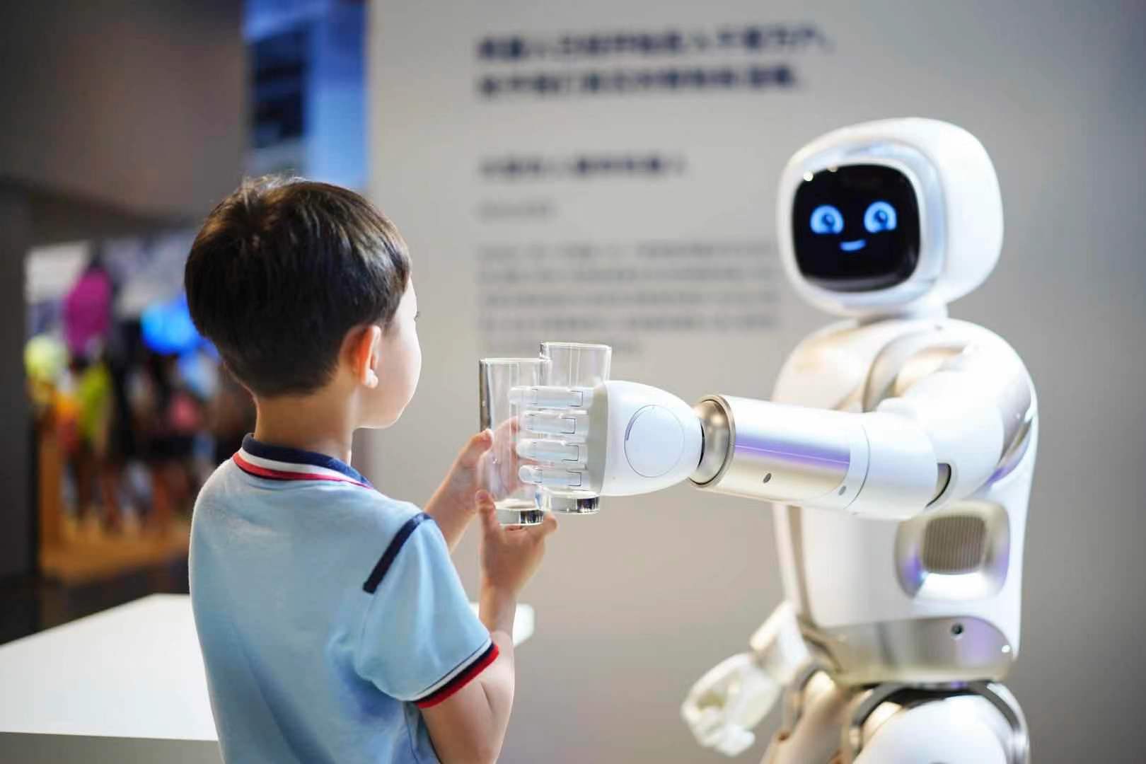 优必选科技首席品牌官谭旻： 期待和世界分享“深圳AI+”成果