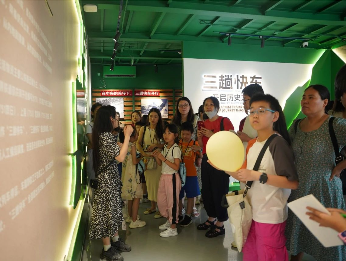 打卡罗湖特色地标！这场“设计之旅”架起深港澳青少年交流之桥