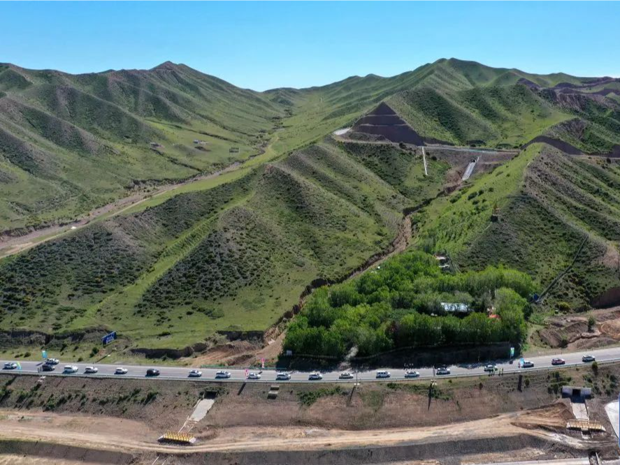 一天游四季！新疆独库公路今日恢复通车