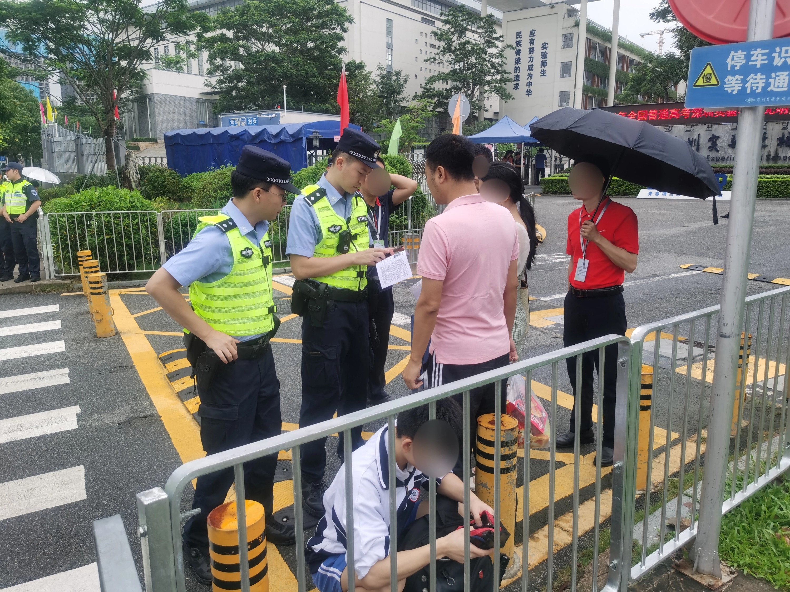 考生忘带身份证，光明警方“秒出证”