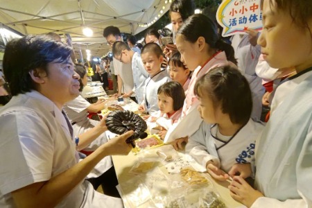 第二场中山中医药健康夜市人山人海！周边城市市民也前来体验