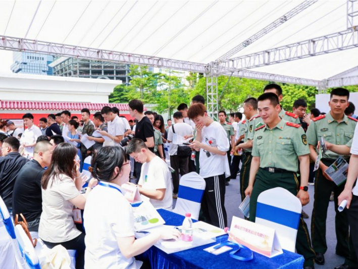南山区“职面军营·职等你来”招聘会举行，助力退役军人高质量就业