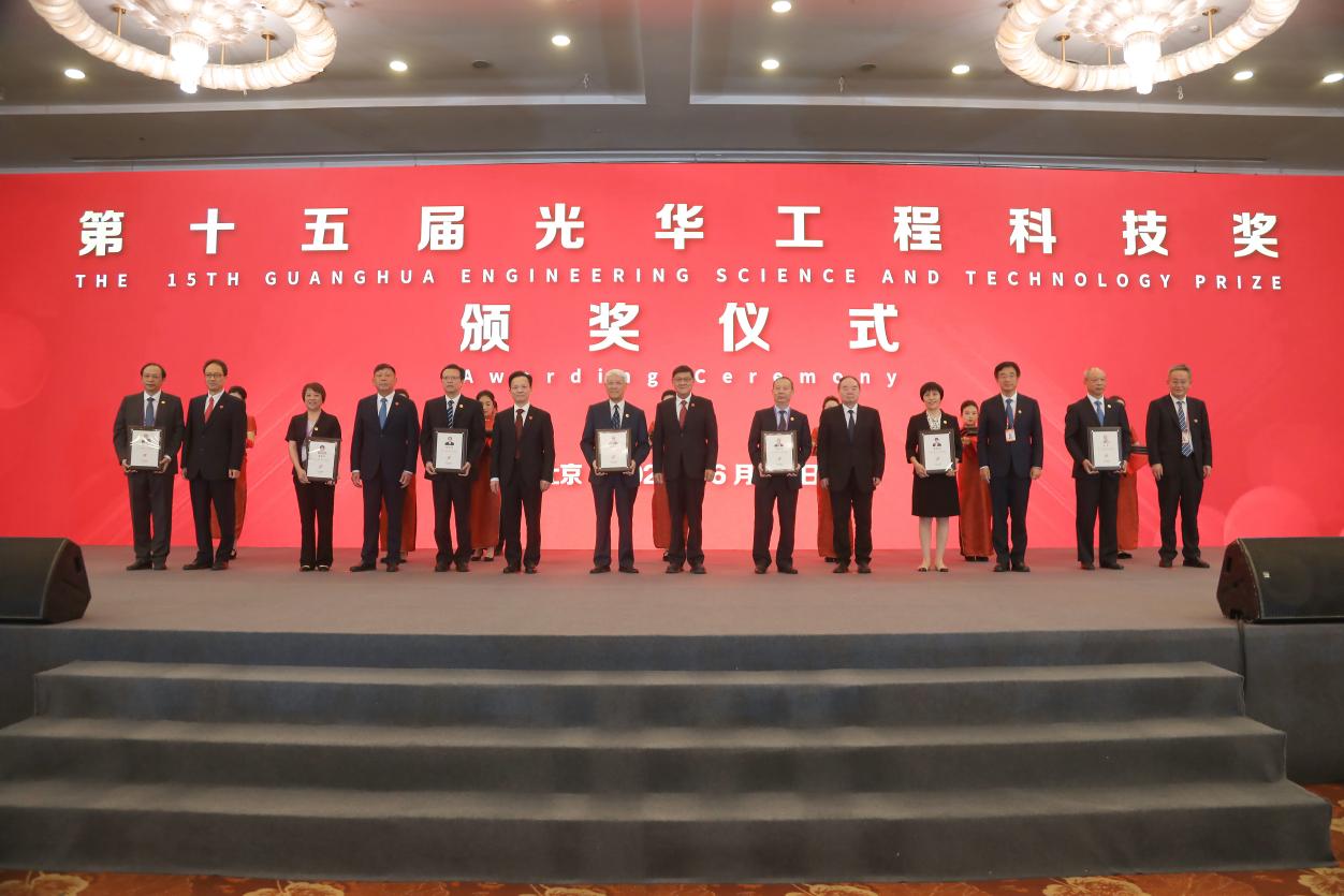 深圳大学校长毛军发荣获第十五届光华工程科技奖
