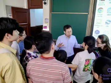郑泉水2024年全国巡讲：呼唤创新的数智时代，我们怎么学，怎么教？ 