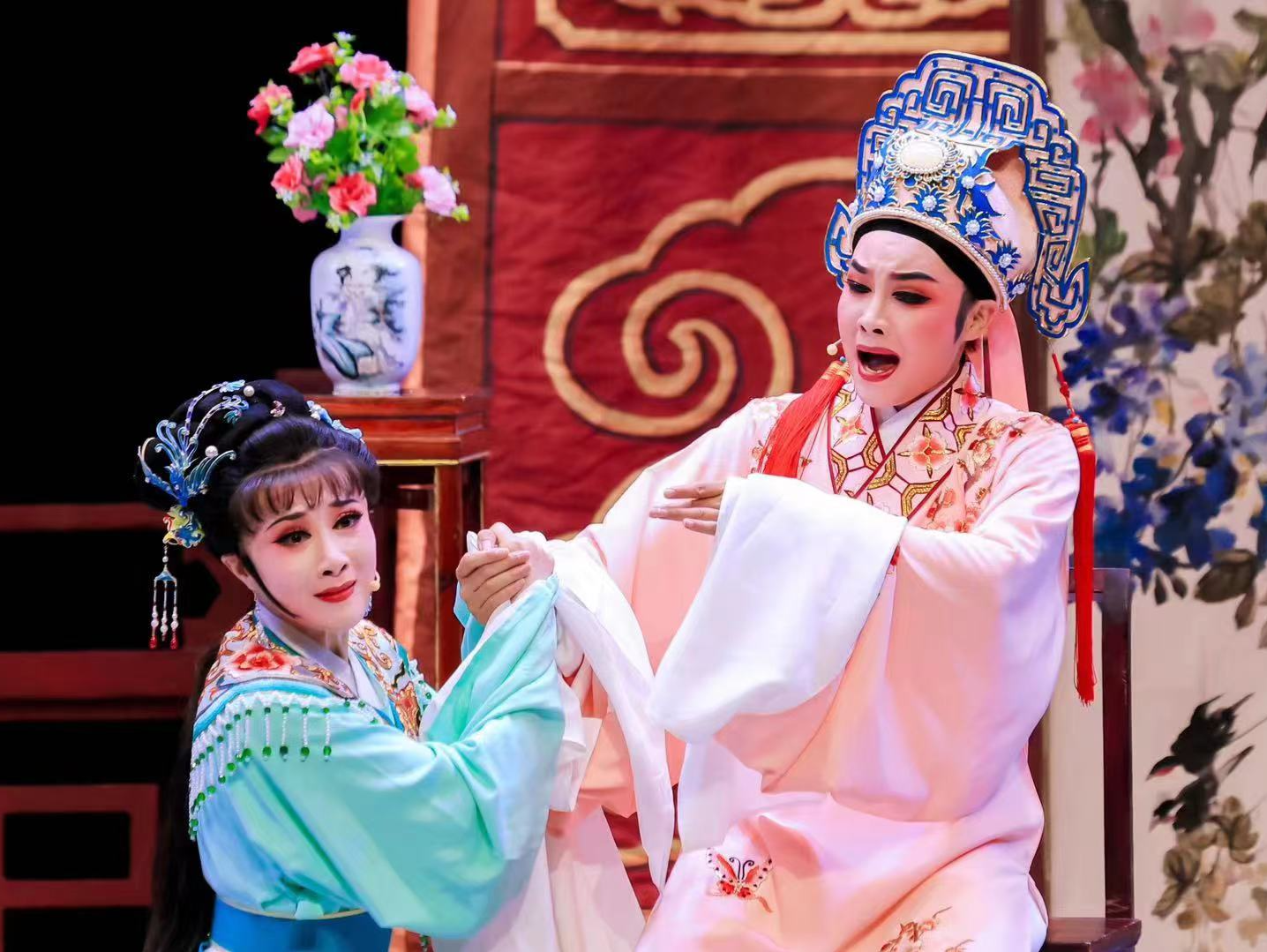 越剧《梁祝》在深圳光明唱响，名家演绎“圈粉”年轻戏迷
