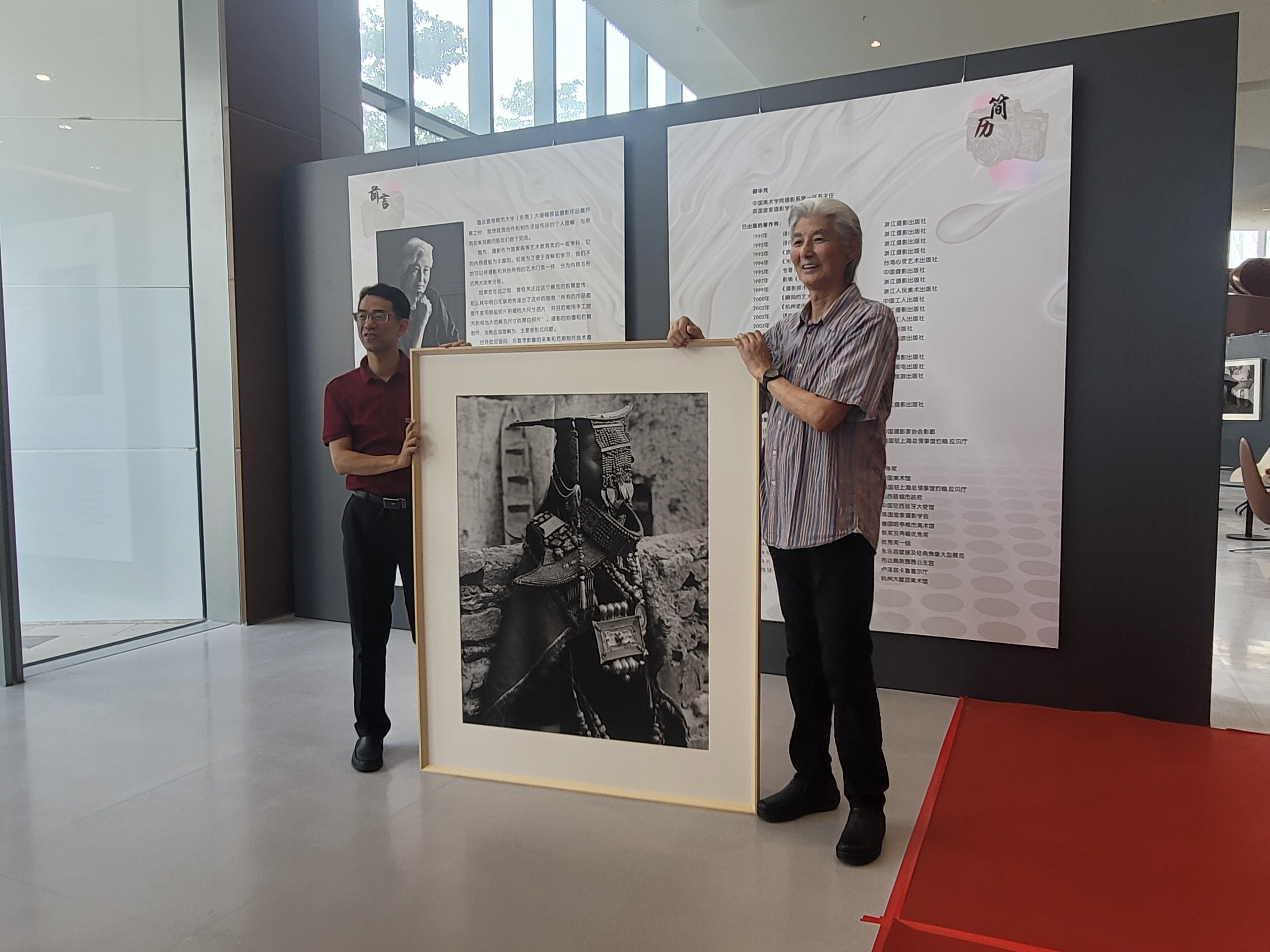 薛华克大画幅银盐摄影作品展在莞举行，解读高端制造的美学密码