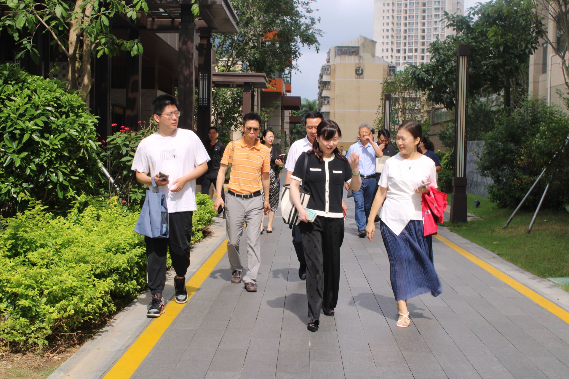 南京市栖霞区人大代表到东晓街道实地调研城市更新工作