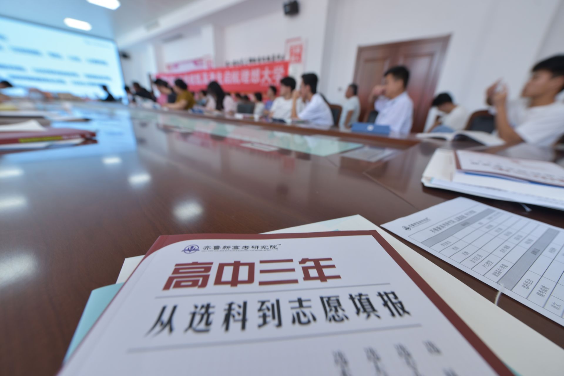 高考陆续放榜，志愿规划师时薪过万？业内人士：很正常