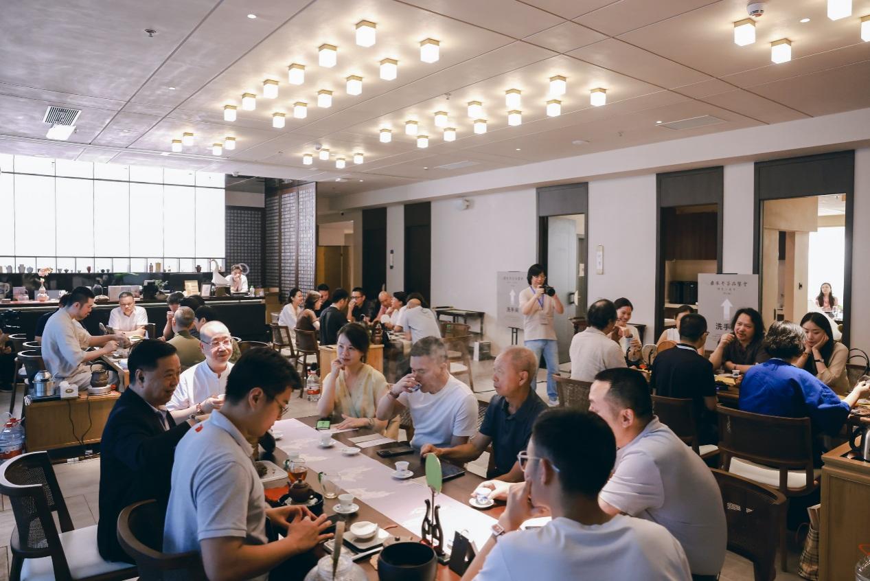 以茶会友，鼎承老茶品鉴会在宝安茶阅世界举办