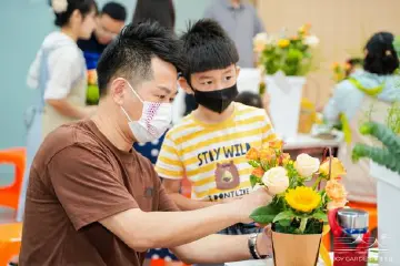 以爱之名 花语传情，南天社区开展父亲节公益花艺沙龙活动