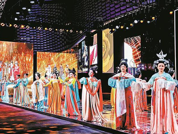 衣香鬓影 大唐风韵 唐服艺术大秀首站亮相深圳节日大道