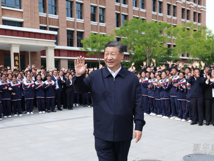 习近平在青海考察调研