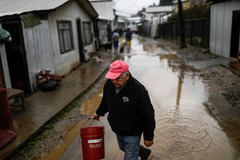 （外代一线）（11）智利多地遭遇洪水