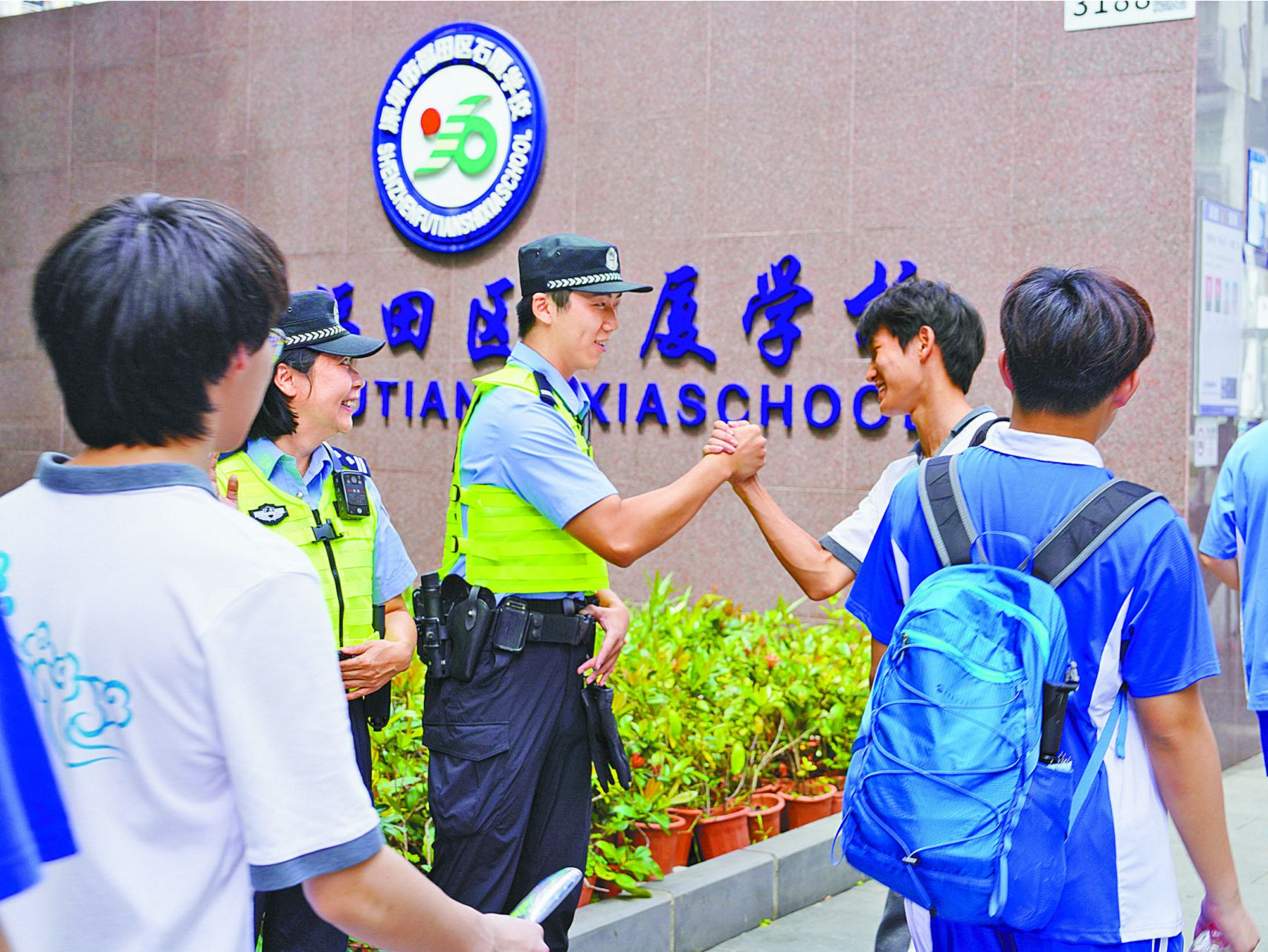 晶报特别报道｜最暖心的护航，只为考生安心赴考