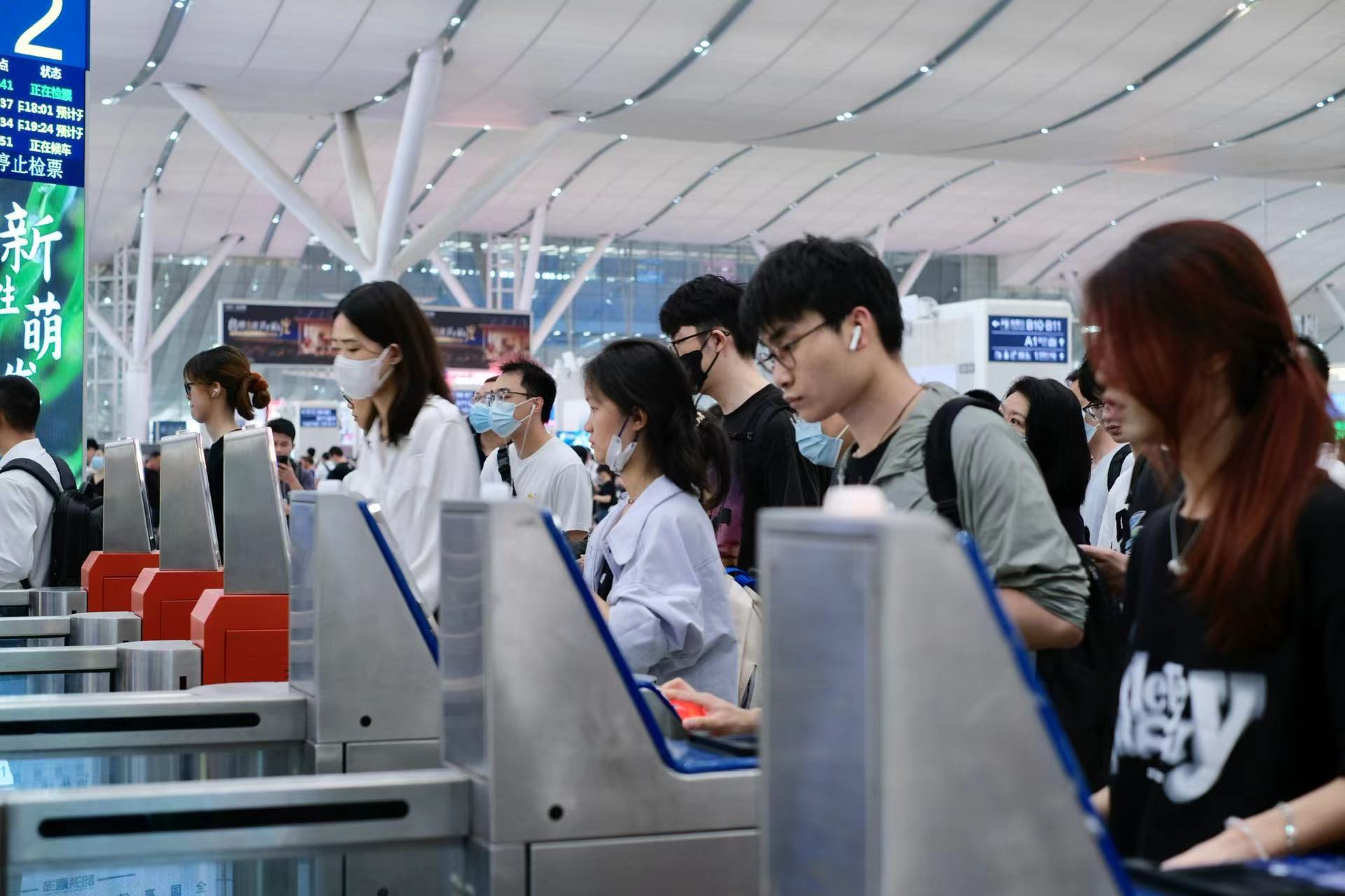 暑运来了，深圳北站预计发送旅客超1300万