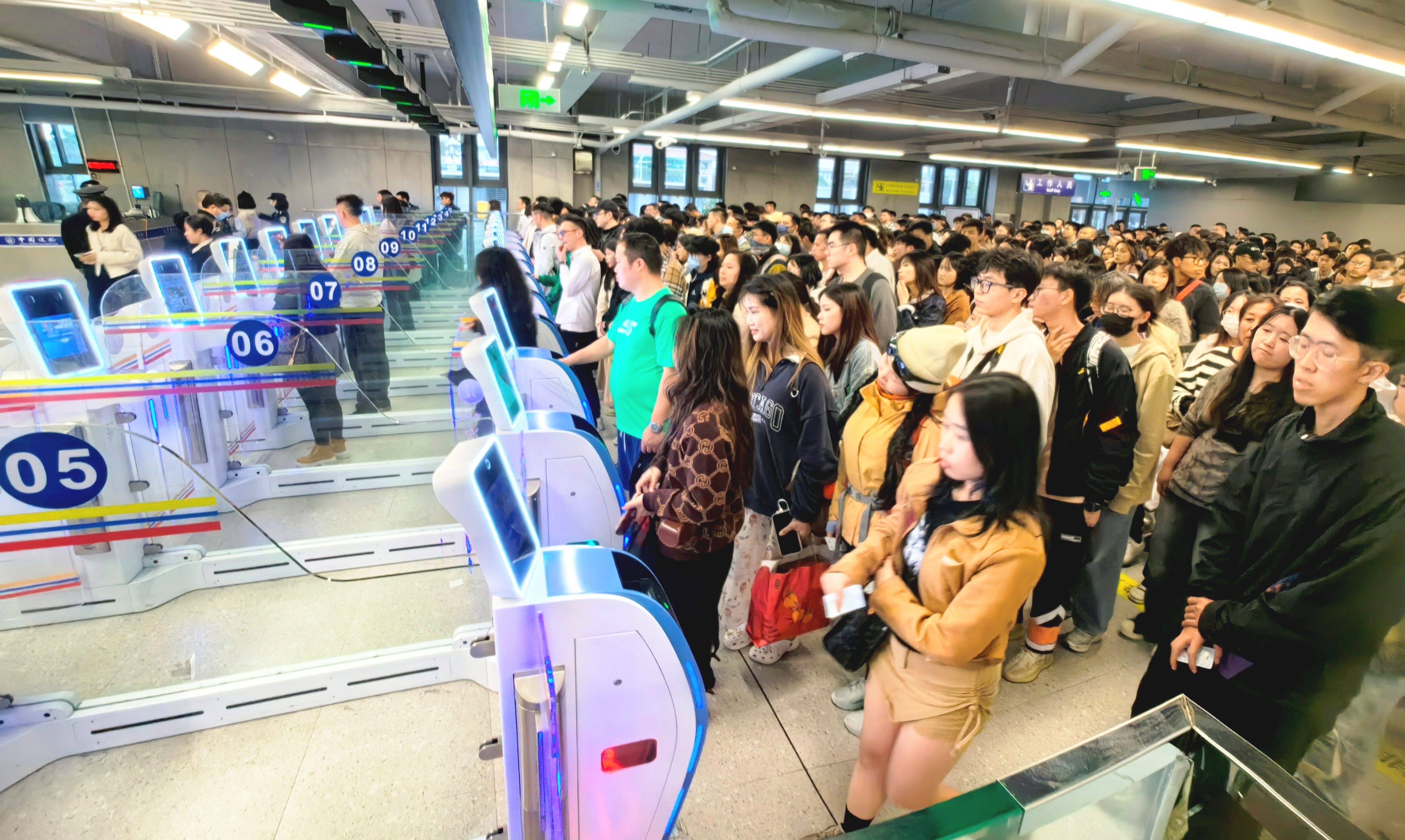 人享其行 货畅其流  皇岗边检站2024年以来通关旅客已超3000万人次