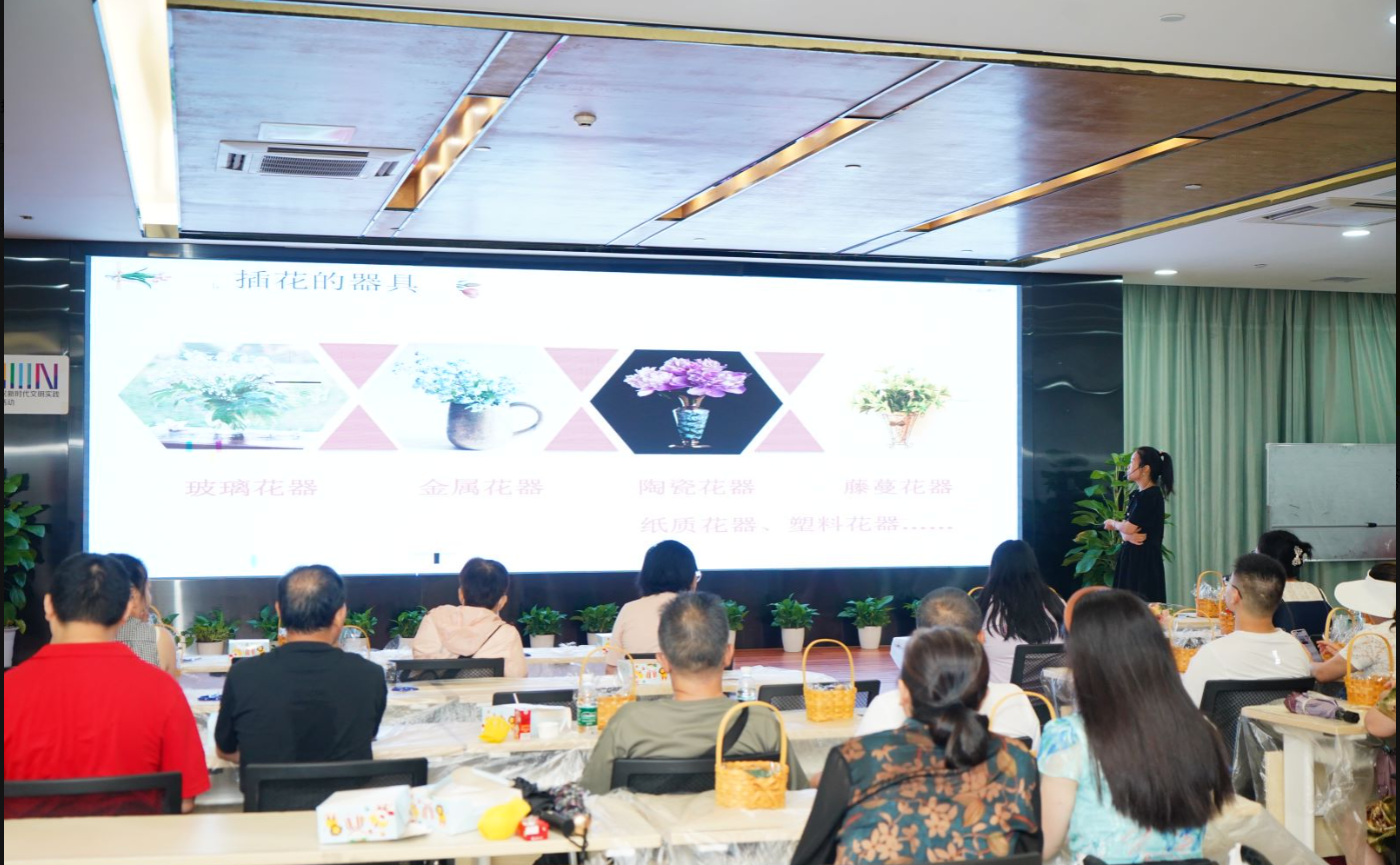 “花点时间，与美同乐” 南山区桃源街道组织残障人士开展创意插花活动
