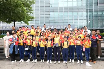 庆回归共植同心林，石岩街道举办深港青少年研学交流活动  