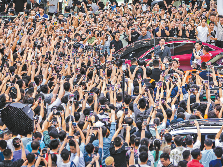火爆！两日逾30万人次现场看车 