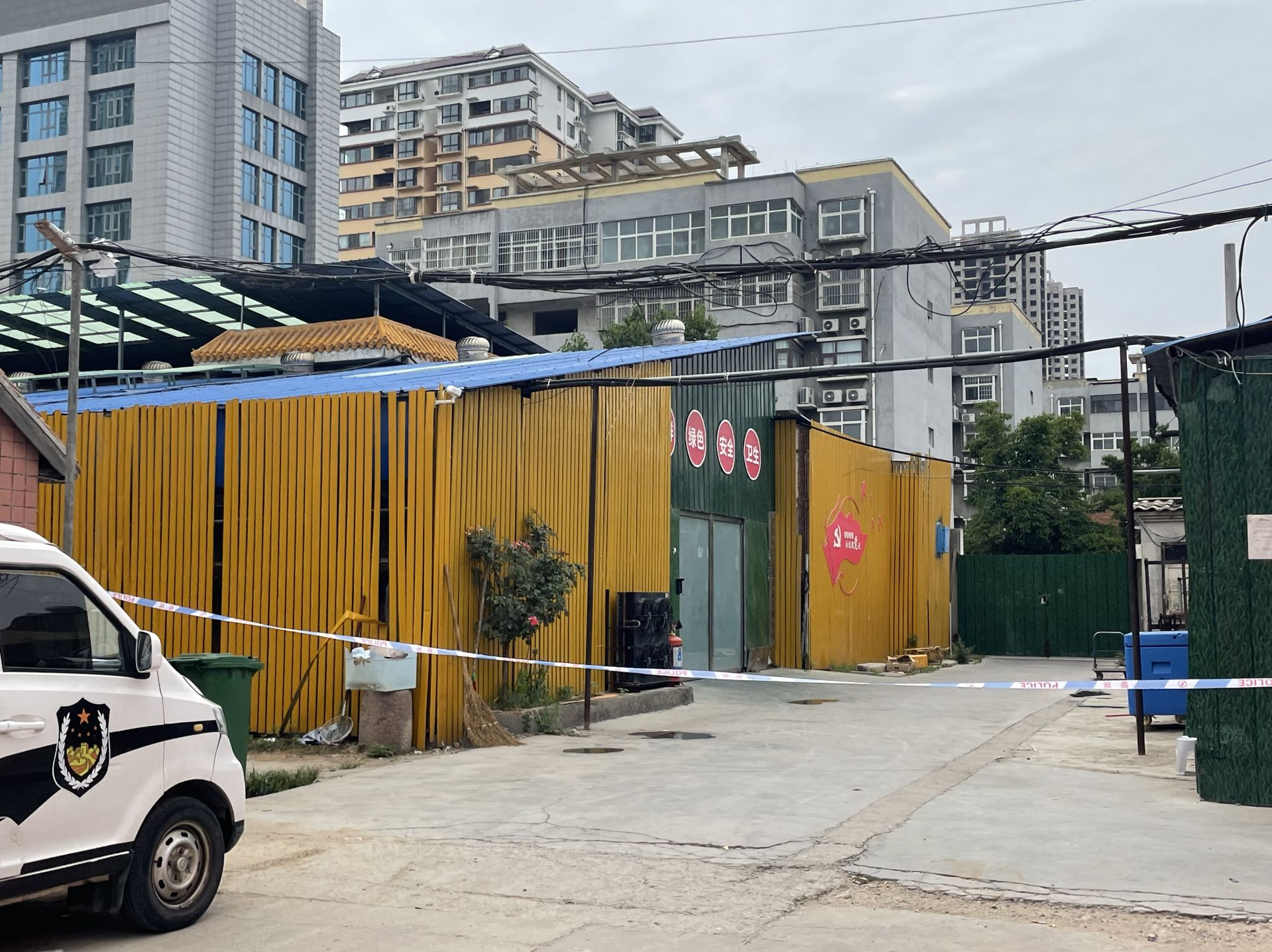 冷藏车载8人窒息身亡背后：农闲时挤车打零工的大龄女工