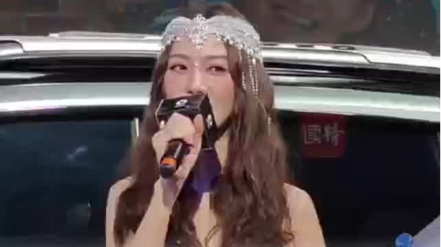 美到了！薛凯琪现身粤港澳大湾区车展