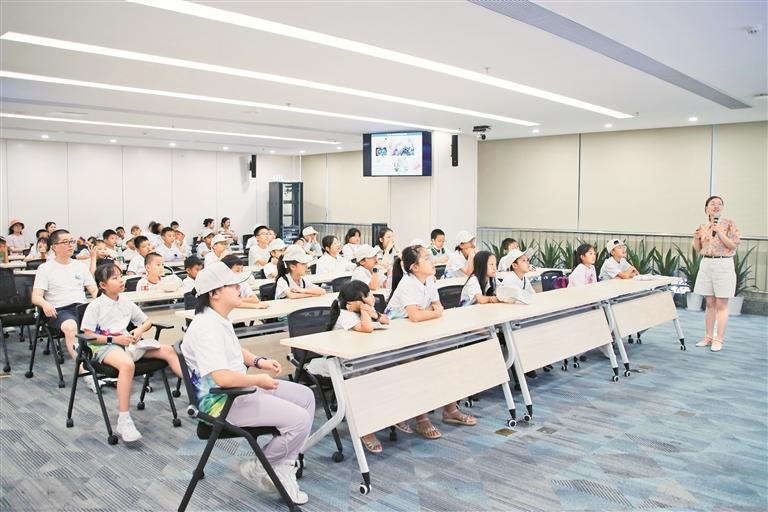 凤凰街道青少年走进深圳湾实验室 “零距离”体验前沿科学技术