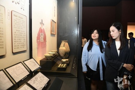 台湾媒体人到中山采风：“在这里有一种天然的亲切感”