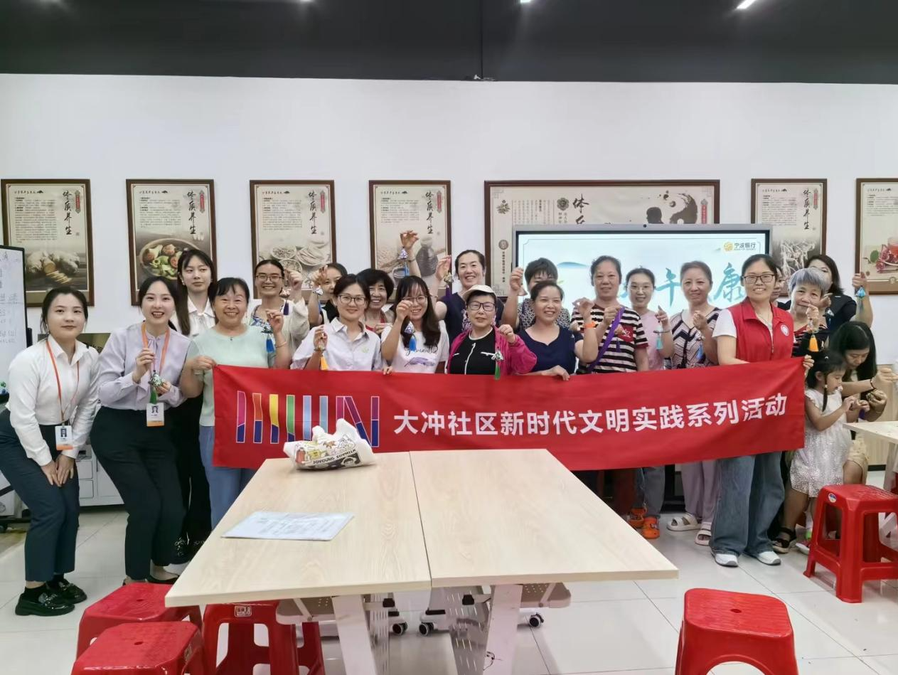 巧手香囊祈安康，南山区大冲社区举行端午节香囊制作活动