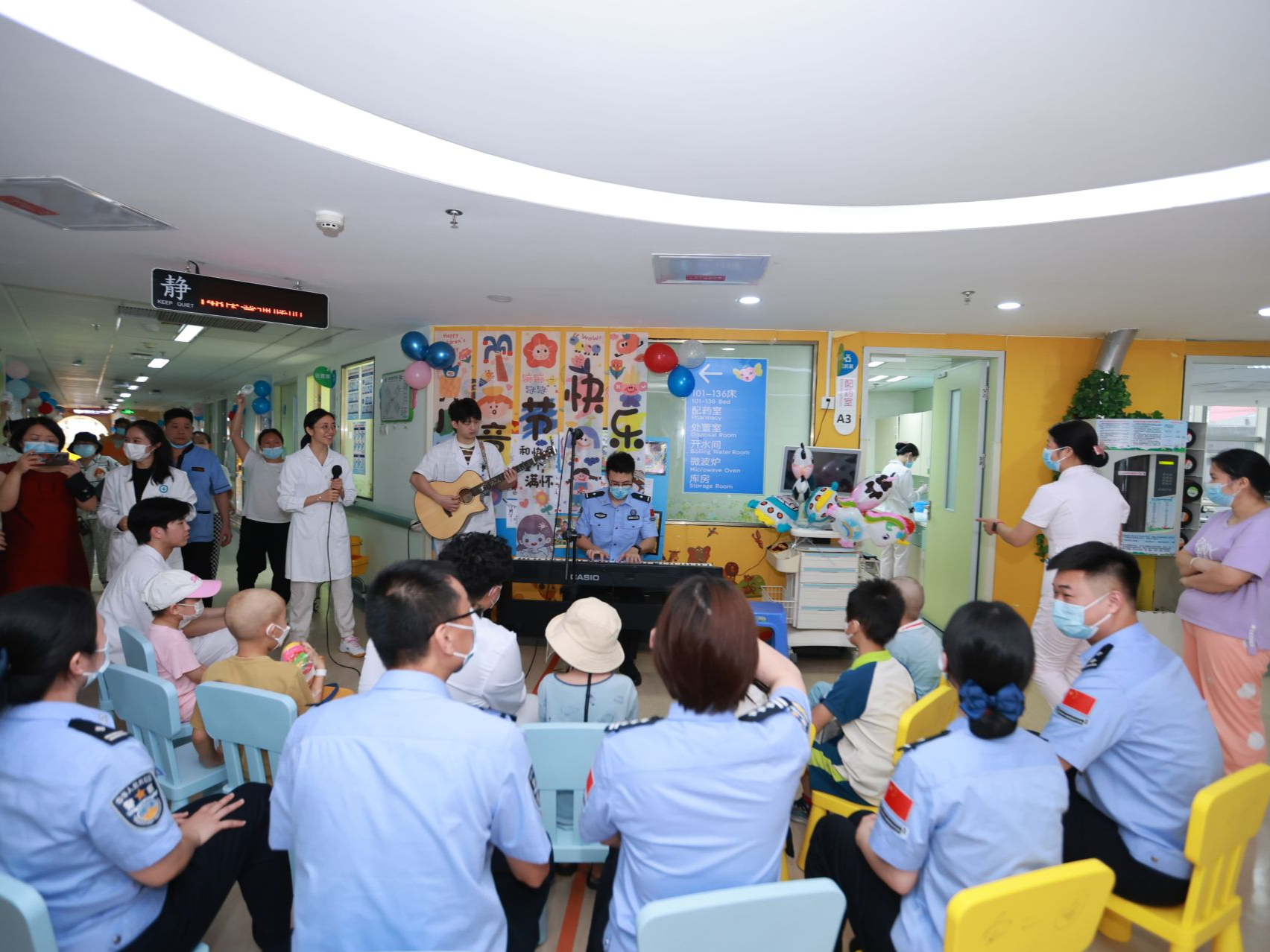 深圳市儿童医院·Vcare关爱空间举办“快乐成长，健康童行”六一品牌活动