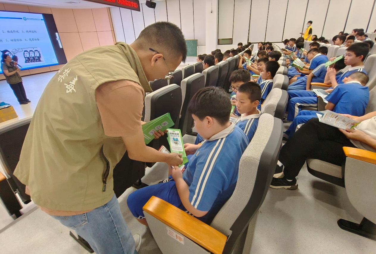 碧岭街道筑牢青少年禁毒防线