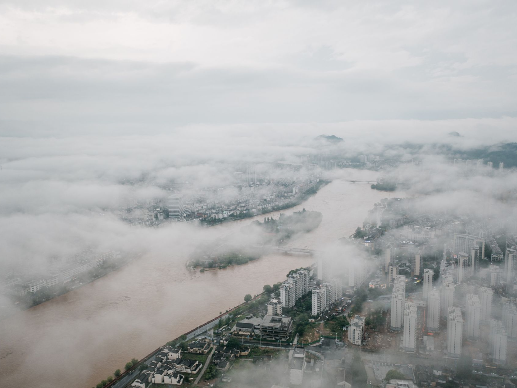 温度记｜局部暴雨+8级大风！3号台风要生成了？深圳本周天气……