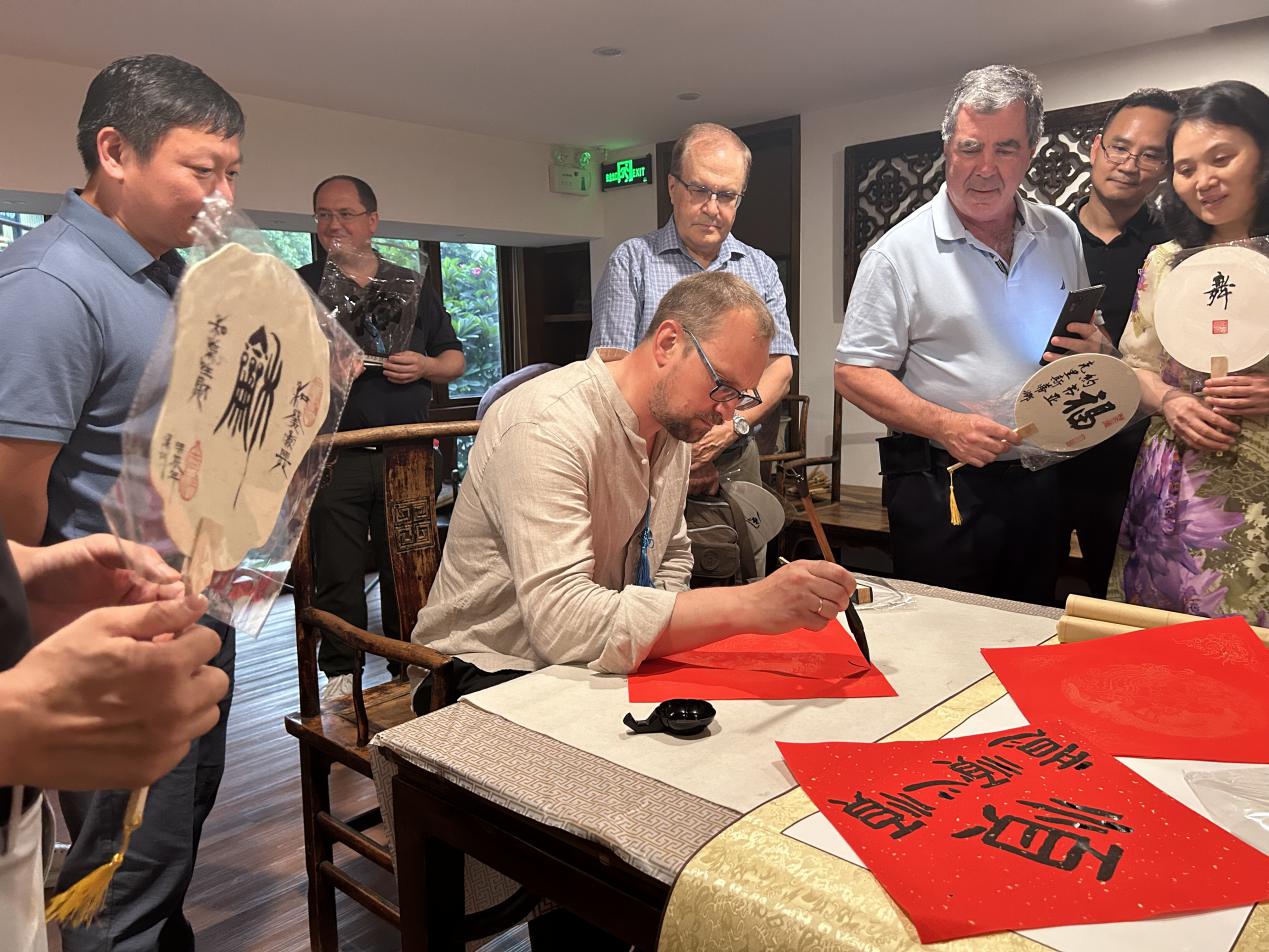 花果山社区国际志愿者助力静电技术国际研讨会