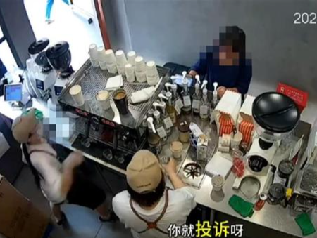 扇耳光、泼咖啡粉……一天两起店员与顾客冲突，Manner最新回应