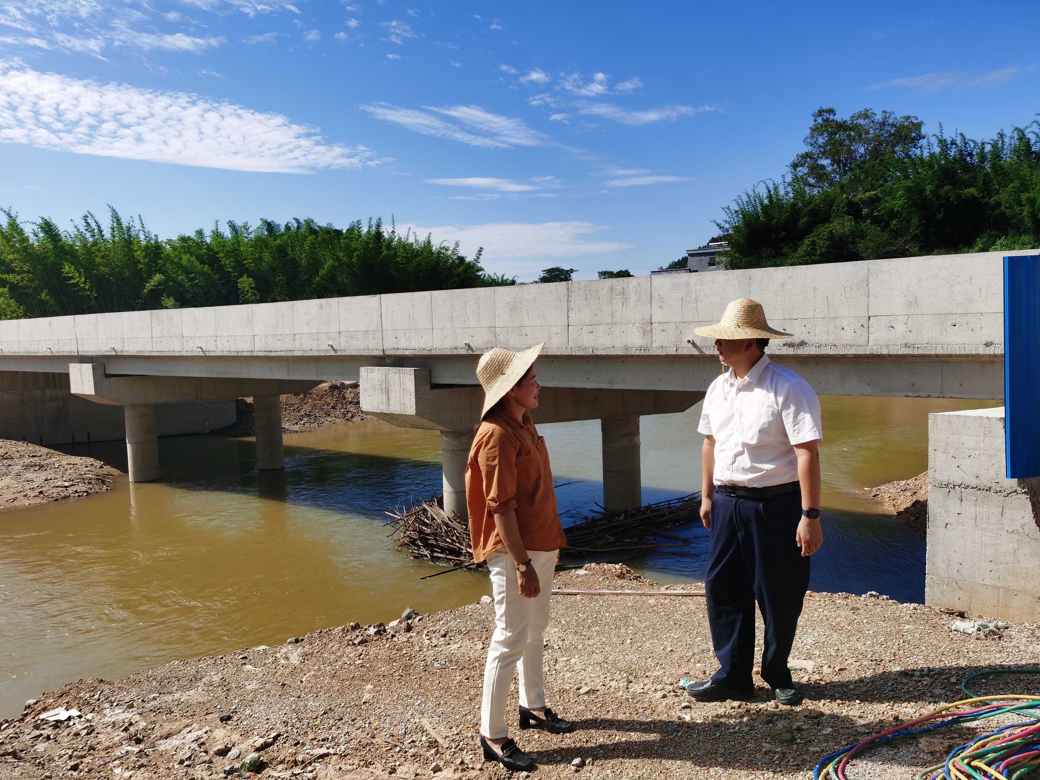 深河共建 圳在帮扶｜不惧风雨 “桥”接镇村 龙华福城街道帮扶168万为蓝塘修桥
