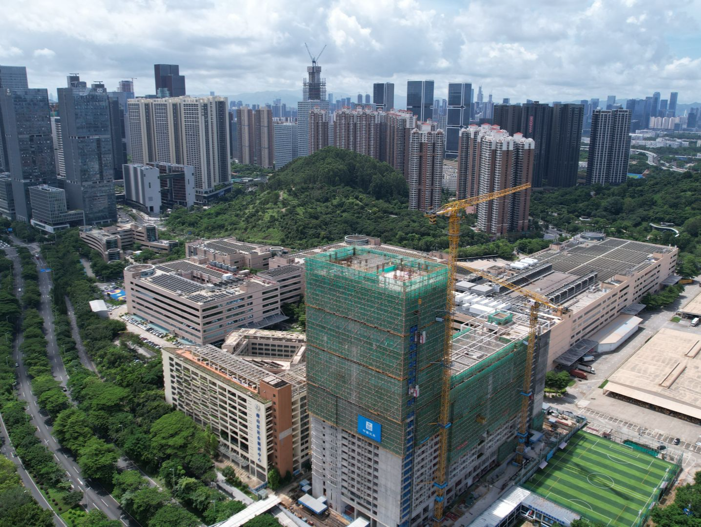 南山区社会福利中心三期项目主体结构全面封顶