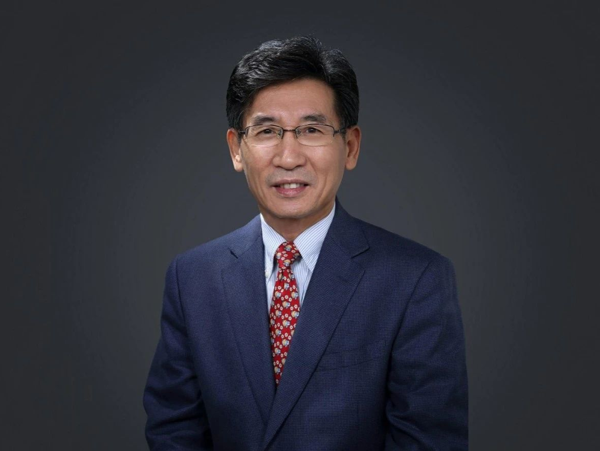 南科大校长、中国科学院院士薛其坤勉励学生：敢于创新，不断突破，打好基础