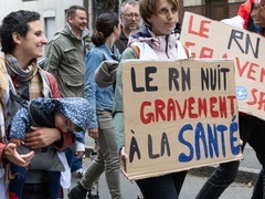 法国多地举行大规模游行反对极右翼崛起