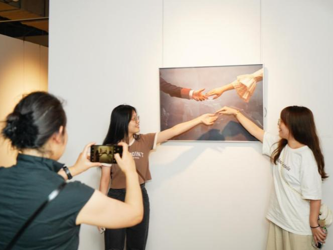 招商街道ecooL设计师工作室举行“走进马蒂亚斯的艺术世界”展览分享沙龙