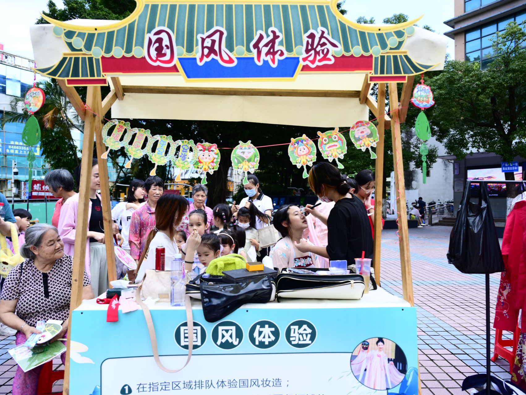南岭村社区工联会举办粽叶飘香话端午邻里活动