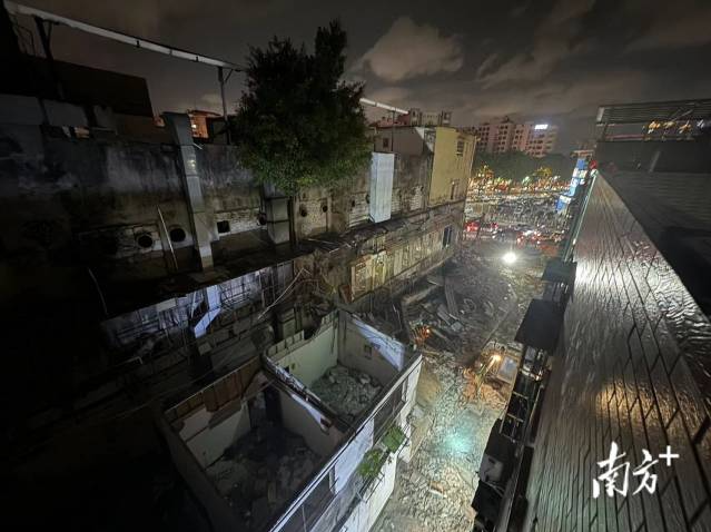 广州荔湾花地大道北一房屋外墙坍塌，被困人员已送往医院救治
