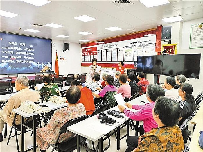 家门口养老 银发学员乐享老