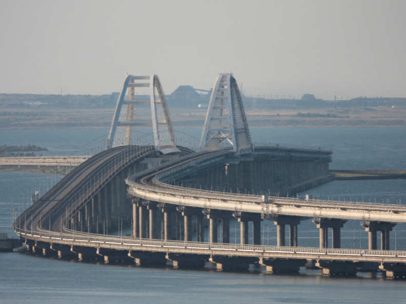 塞瓦斯托波尔市防空系统已启动，克里米亚大桥交通暂停 