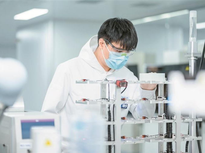 央视财经讲述华大智造走向世界的故事：1套测序仪1年可测5万例人全基因组
