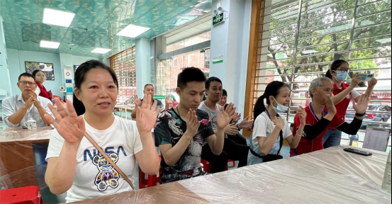 东方社区“巧手做香囊，浓情迎端午”残疾人康复训练活动